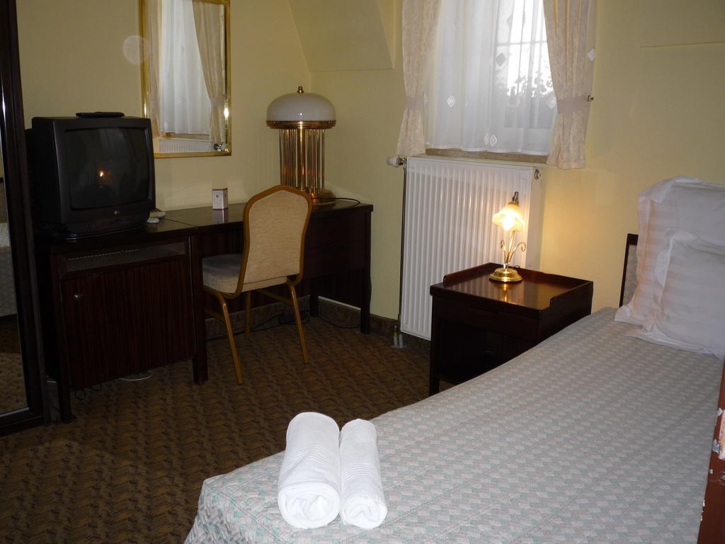 Kaloz Fregatt Panzio & Etterem Tata Room photo