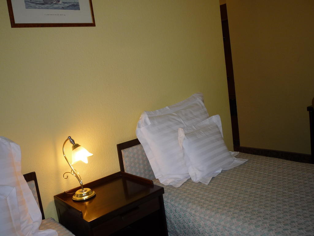 Kaloz Fregatt Panzio & Etterem Tata Room photo